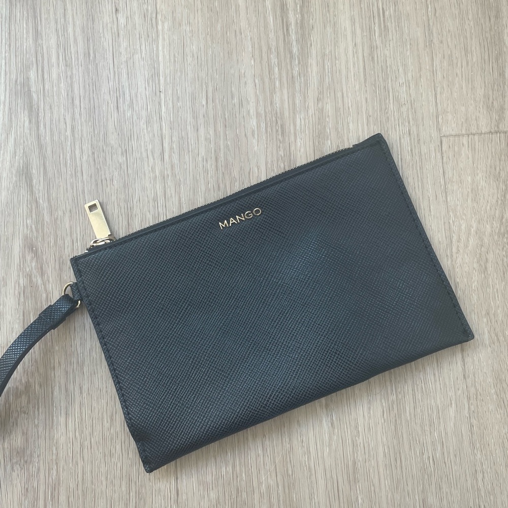 Mango Black Clutch